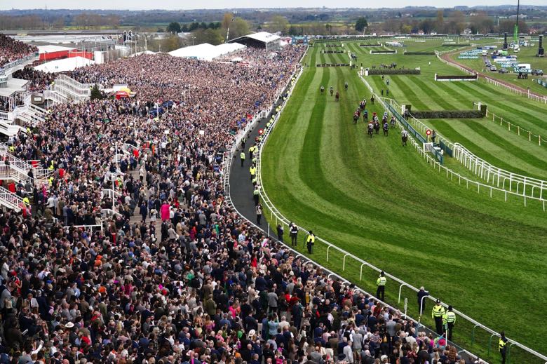 Aintree Racecourse Boxing Day crowds