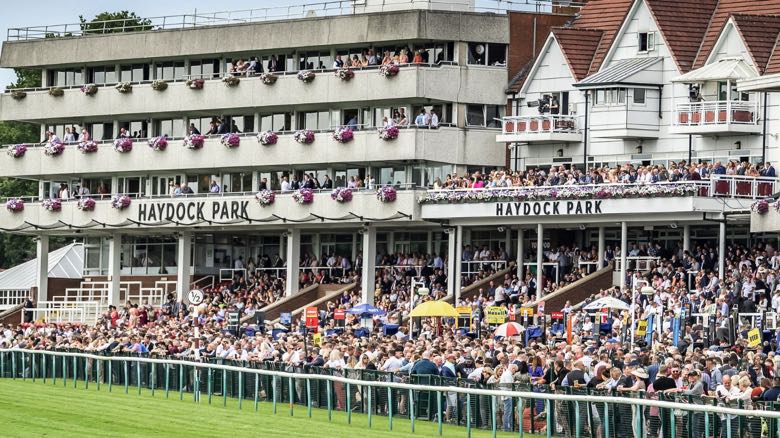 Haydock Park crowds